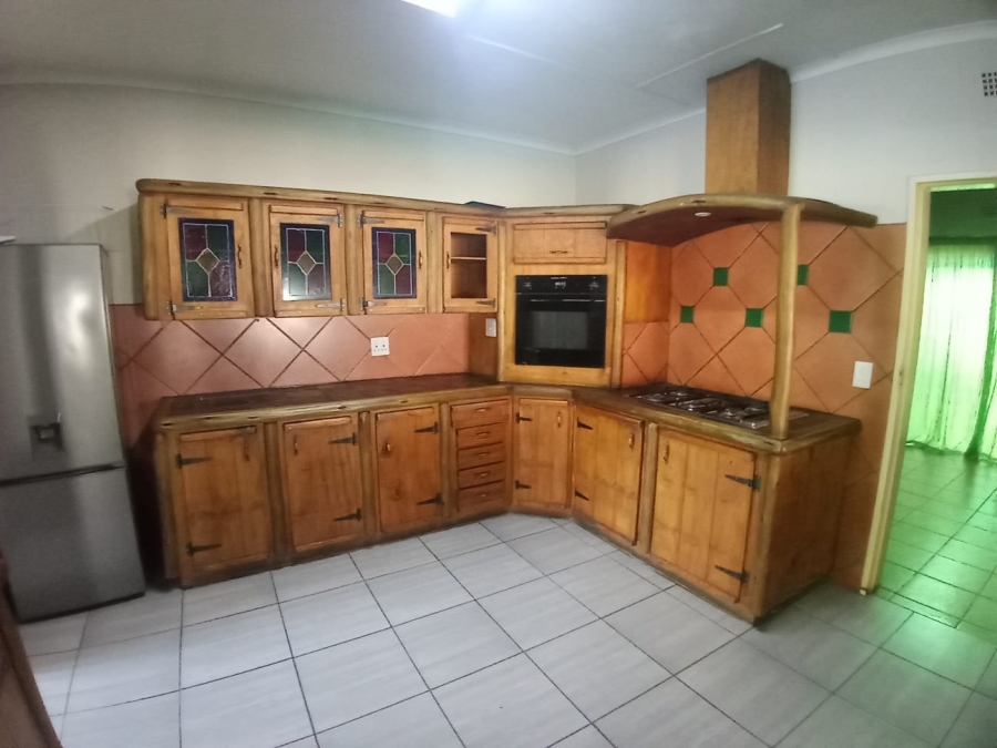 5 Bedroom Property for Sale in Protea Park North West